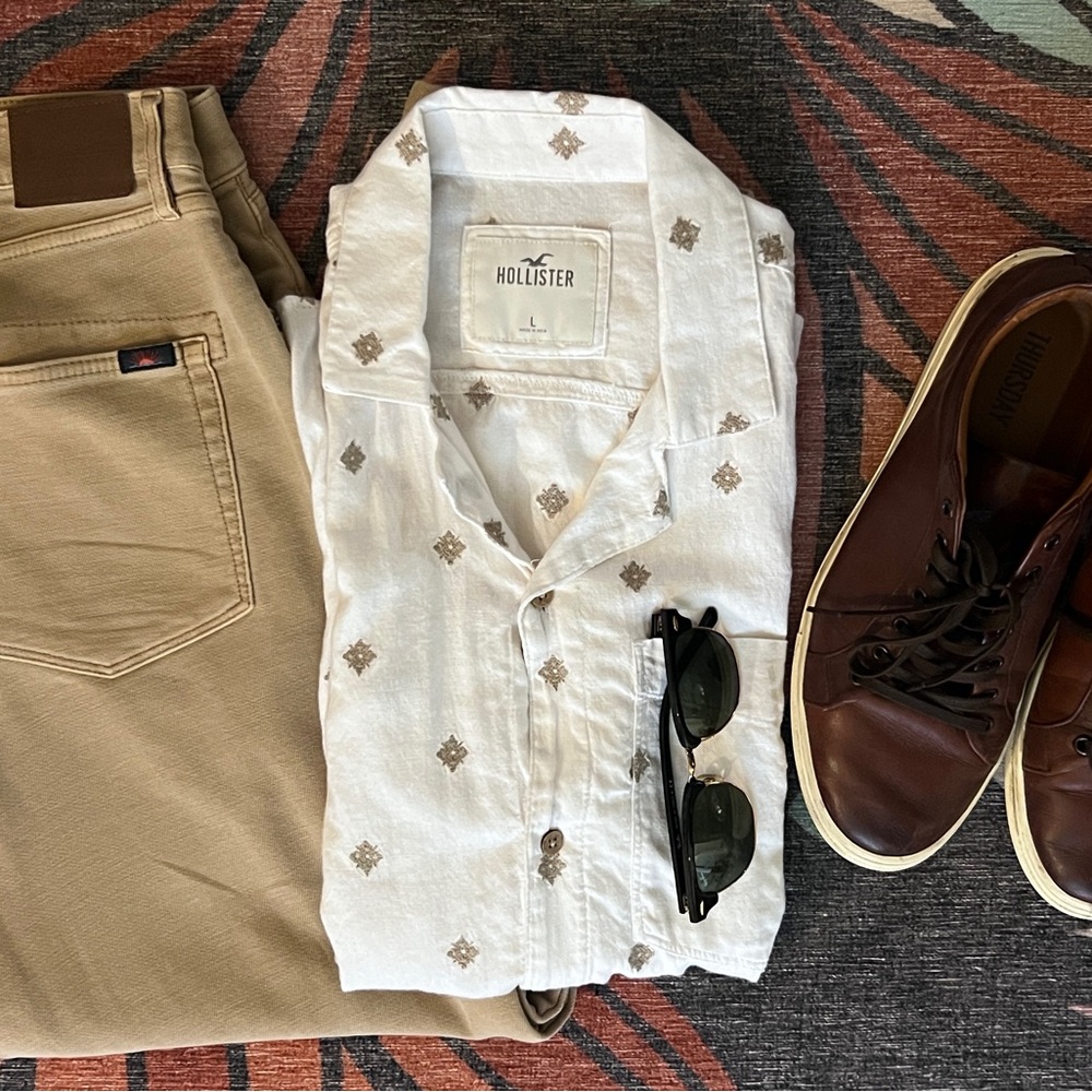 Hollister S/S Cream and Tan Embroidered Shirt